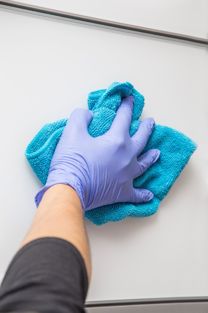 Gründliche Reinigung von Büroarbeitsplätzen